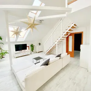 Loft With Rooftop And Free Parking In Garage , Budapest Hungría