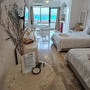 Beachfront With Ocean View Apartamento